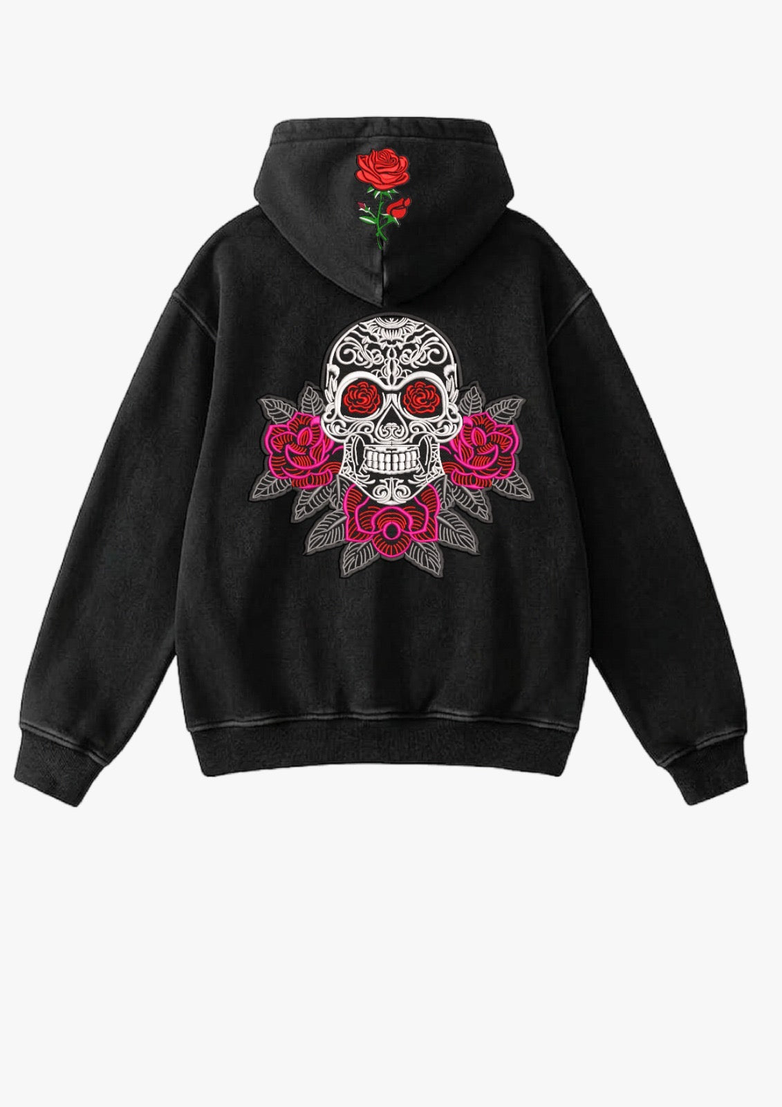 Hoodie negro con calavera bordada y rosas rojas y fucsias, vista trasera